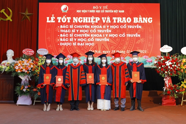 Học viện Y-Dược học cổ truyền Việt Nam tổ chức kỷ niệm Ngày nhà giáo Việt Nam 20/11 và Trao bằng tốt nghiệp năm 2021 và trực tuyến