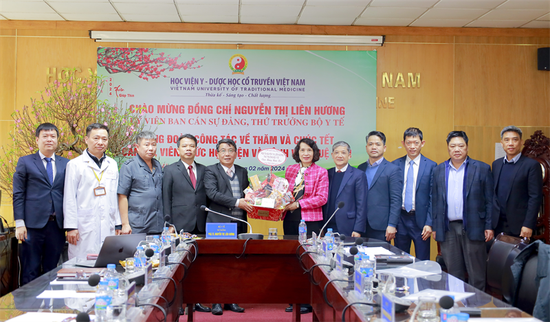 Thứ trưởng Bộ Y tế Nguyễn Thị Liên Hương thăm, chúc Tết Học viện YDHCT Việt Nam và Bệnh viện Tuệ Tĩnh