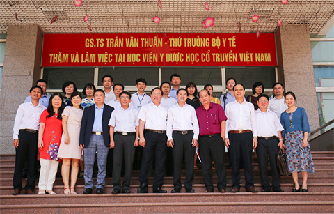 Thứ trưởng Bộ Y tế Trần Văn Thuấn thăm và làm việc tại Học viện Y Dược học cổ truyền Việt Nam