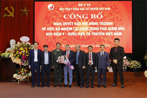 Lễ trao quyết định bổ nhiệm lại chức danh Phó Giám đốc Học viện Y - Dược học cổ truyền Việt Nam