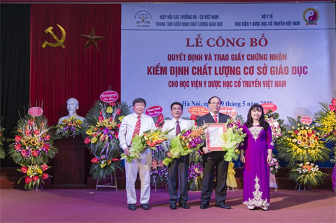 Lễ công bố Quyết định và trao giấy chứng nhận kiểm định chất lượng cơ sở giáo dục cho Học viện Y Dược học cổ truyền Việt Nam