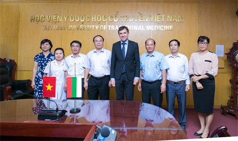 Học viện Y Dược học cổ truyền Việt Nam đón tiếp và làm việc với đoàn đại biểu Bulgaria