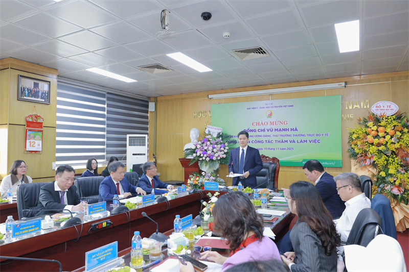 Thứ trưởng thường trực Bộ Y tế Vũ Mạnh Hà tới thăm và làm việc tại Học viện, Bệnh viện Tuệ Tĩnh