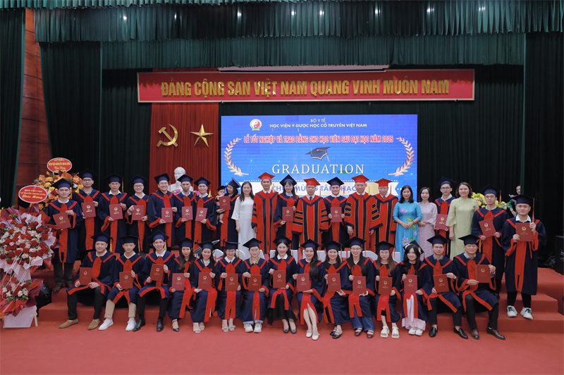 Học viện YDHCT Việt Nam tổ chức Lễ tốt nghiệp Sau đại học năm 2025 và khai trương Triển lãm “Những hình ảnh dấu ấn thời gian - Tinh hoa Y, Dược cổ truyền Việt Nam"