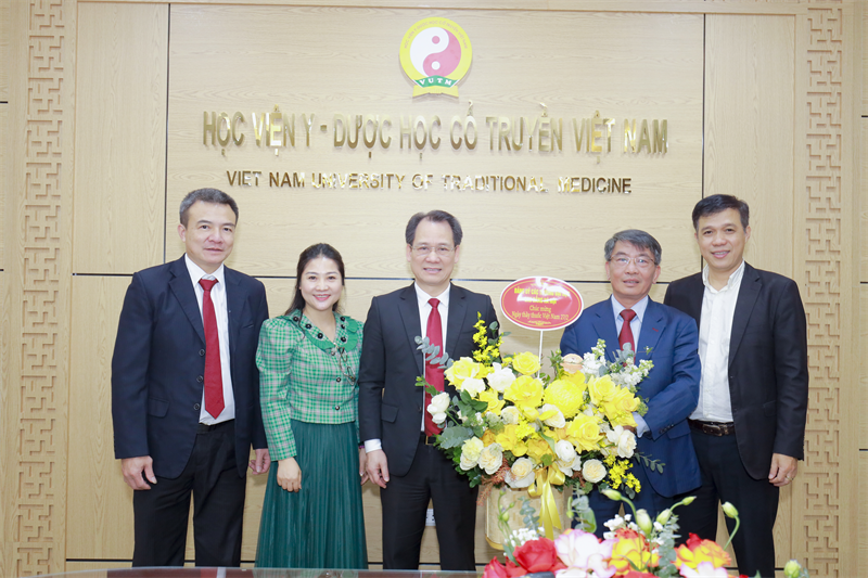 Bí thư Đảng ủy các trường Đại học, Cao đẳng Hà Nội chúc mừng Học viện YDHCT Việt Nam nhân ngày Thầy thuốc Việt Nam 27.2