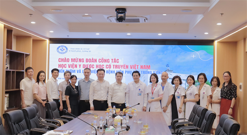 Buổi làm việc giữa Học viện Y - Dược học cổ truyền Việt Nam và Bệnh viện Phụ sản Trung Ương