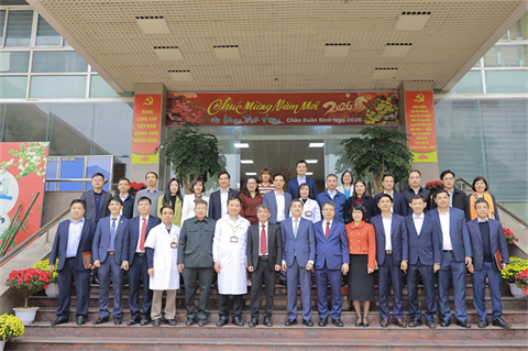 Thứ trưởng Bộ Y tế Trần Văn Thuấn cùng đoàn công tác thăm và kiểm tra công tác trực Tết tại Học viện YDHCT Việt Nam và Bệnh viện Tuệ Tĩnh