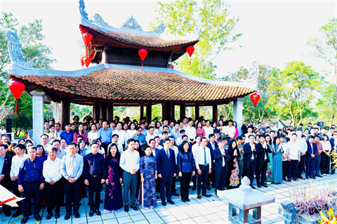 Trở về nguồn – Dâng hương tưởng niệm Đại danh y Hải Thượng Lãn Ông Lê Hữu Trác