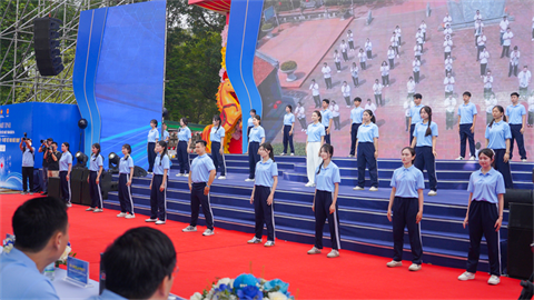 Hơn 500 cán bộ, giảng viên và sinh viên Học viện Y - Dược học cổ truyền Việt Nam đồng diễn dưỡng sinh vì sức khoẻ cộng đồng