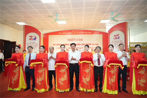 Học viện YDHCT Việt Nam khai mạc triển lãm “Những hình ảnh dấu ấn thời gian - Tinh hoa Y Dược cổ truyền Việt Nam”