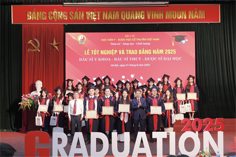 Học viện YDHCT Việt Nam tổ chức Lễ tốt nghiệp và trao bằng cho gần 1000 tân bác sĩ, dược sĩ