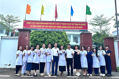 Bệnh viện Tuệ Tĩnh khám, tặng quà cho các đối tượng chính sách nhân dịp 78 năm Ngày Thương binh - Liệt sỹ (27/7/1947-27/7/2025)
